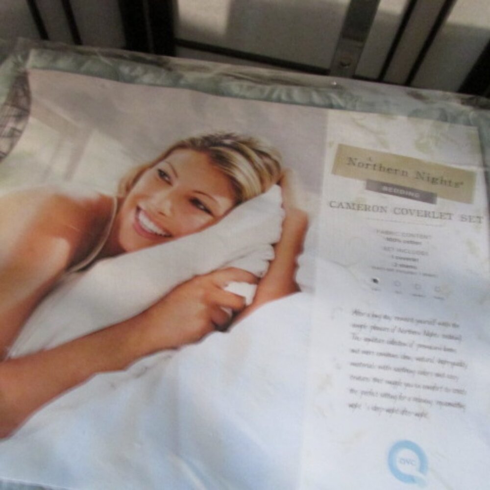 BRAND NEW NORTHERN NIGHTS COVERLET & SHAM SET